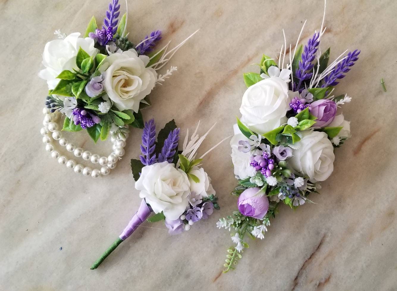 Flieder \u0026 Weiße Blumen Handgelenk Corsage: Perlenarmband - Etsy Österreich, image size:1335x980