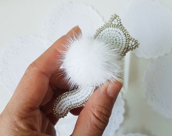 Little white cat brooch made seed beads Color in choice Fluffy miniature Cat brooch Animal jewelry