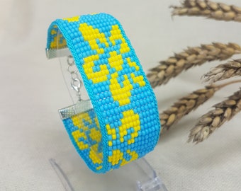 Ukrainian beads bracelet Bracelet with daisies for women Flower wide bracelet Wide floral beaded bracelet Blue and yellow bracelet
