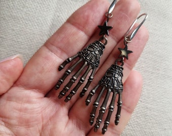 Halloween earring Skeleton hand earring Halloween jewelry Horror Earrings Skeleton earring Zombie Earrings Long Earrings Gothic Earrings