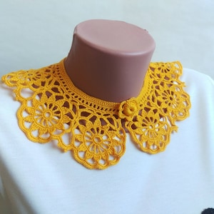 Gelbe Häkelblumen Kragenhalskette Abnehmbarer Spitzenkragen Häkelkette Abnehmbarer Baumwollkragen für Frauen Eco Schmuck Boho Stil