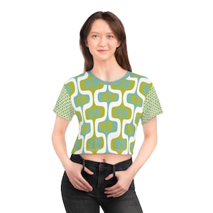 Mid Century Modern Style Square Peace Women&#39;s Crop-Top, Retro Mod Peace Sign Crop Tee, MCM Vintage Style Chartreuse & Sage Blue Blouse