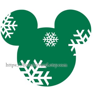 Peut inclure: Silhouette de tête de Mickey Mouse verte avec des flocons de neige blancs. Le texte "https://hubcityvinyl.etsy.com" est en bas.