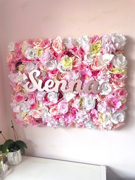 Pared de flores artificiales letrero de nombre sobre la cuna - Etsy México Pared de flores artificiales letrero de nombre sobre la cuna - Etsy México