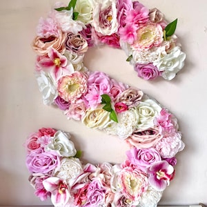 Carta Floral Grande 24", Carta de Parede de Flores, Adereço para Foto de Aniversário, Carta Grande de Flores Falsas, Carta de Flores de Berçário