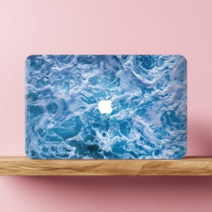 Aqua Waves MacBook Pro Tasche 16 14 Zoll M3 M2 M1 Realistisch Ocean Air 15 13 12 11 Zoll 2024 2022 2016 Blau Mac Book Hard Cover Sea Water Neu A3114