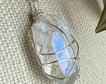Engel Aura Quarz Kristall Punkt Halskette, Regenbogen Aura Quarz Schmuck, schillernder Stein Anhänger, Silber Boho Halskette