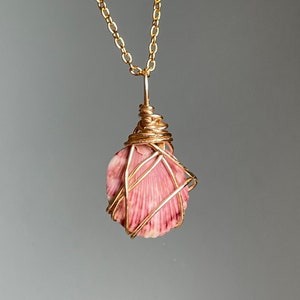 Pink Scallop Sea Shell Necklace, Beach Lover Necklace, Ocean Inspired Jewelry for Mom