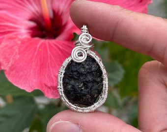 Collar con colgante de tectita, collar de piedra de moldavita meteorito, piedra envuelta en alambre