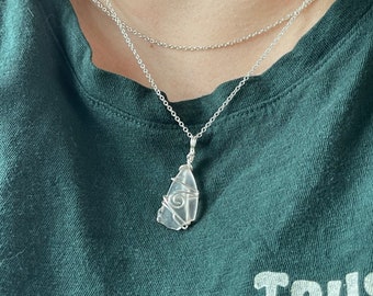 Zeeglasketting, strandglashanger, kust chique sieraden cadeau, zeemeermin tranen, ambachtelijke zeeglashanger, draadgewikkelde ketting