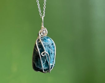 Manifestation Crystal Necklace Apatite Pendant Natural Blue Crystal Wrapped Necklace Manifestation Chakra Gemstone