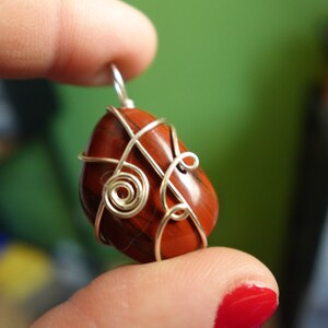 Roter Jaspis Kristallhalskette, Jaspis Stein Anhänger, Birthstone Schmuck, Boho Silberkette
