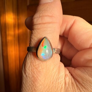 Anello in opale misura 10, anello con pietra portafortuna di ottobre, anelli con cristallo, anelli in opale autentico, anelli a goccia in argento 925