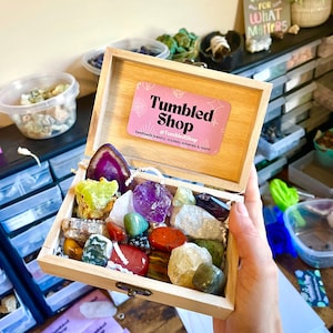 Crystal Box Various crystals aligned personalized box, mix of natural and tumbled pieces - Healing Crystal Box - Crystal Gift Box