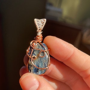 Blue Kyanite Crystal Necklace, Kyanite Stone Jewelry, Unisex Healing Gemstone Jewelry