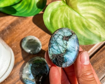Labradorite Palm Stone, High Flash Labradorite Crystals, Third Eye Tumbled Crystal Worry Stone Protection, Healing Crystals