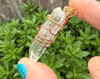 Naturlig klar kvartspunkthänge, klar kvartshalsband kopparhänge smycken krona chakra sten klarhet läkning
