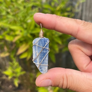Kyanite Necklace, Raw Crystal Necklace, Blue Stone for Throat Chakra Healing, Unisex Necklace Gift