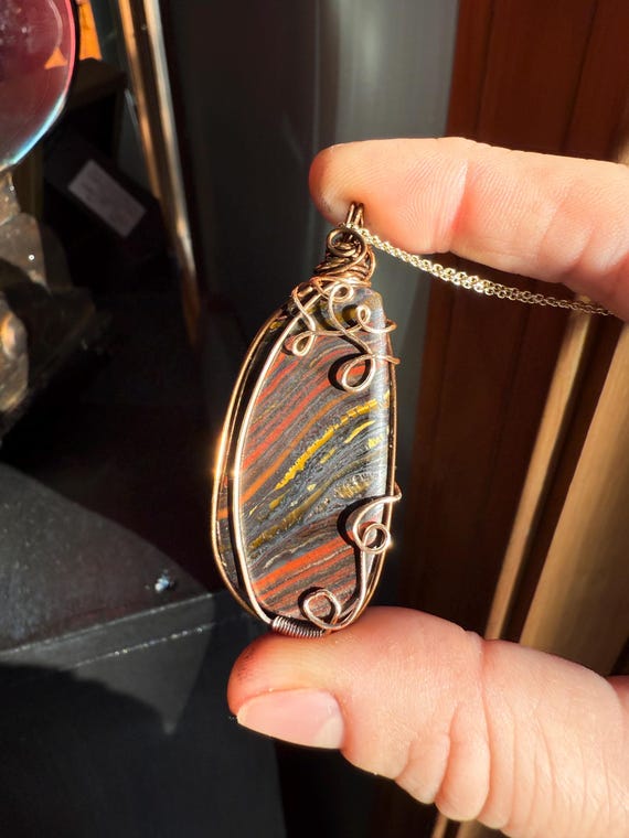 Collier tigre pierre de fer, pendentif en cristal matriciel oeil