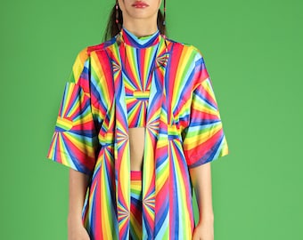 Kimono arc-en-ciel avec coeurs, kimono rave, kimono grande taille, kimono de festival, tenue rave arc-en-ciel, vêtements de fierté, vêtements rave, vêtements de danse exotique