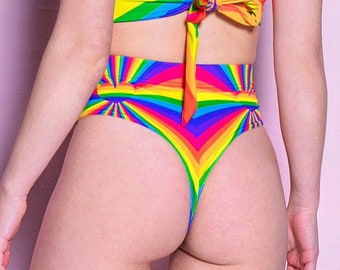 Pantaloncini in spandex arcobaleno, pantaloncini per il Pride Festival, pantaloncini sexy, pantaloncini sexy da donna, pantaloncini perizoma da rave, pantaloncini a vita alta, outfit Pride Rave
