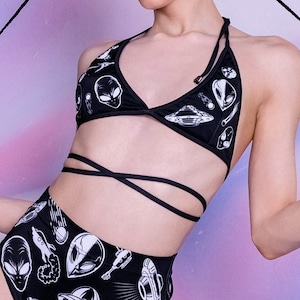Alien Strappy Bikini Top, Dreiecks Top, schwarzes Wickeltop, Neckholder Top, Crop Top Bikini, Rave Crop Top, sexy Alien Rave Wear