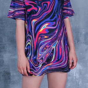 Maglietta grafica oversize liquida, maglietta stampata, maglietta rave, abito con t-shirt galassia, maglietta da donna in poliestere, magliette taglie forti, outfit rave