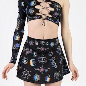 Hoch taillierter Gothic Rock, Rave Rock mit Shorts unter, Festival Skort Set, schwarze Rave Böden, Gothic Rave Outfit, Frauen Rave Kleidung