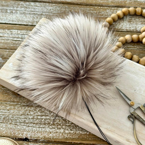 Pompons En Fourrure Gris Et Noir - 2 Pièces De 15 Cm, Neufs Sans étiquette