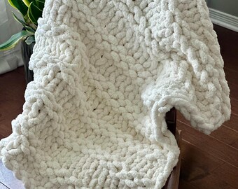 Couverture pour bébé en grosses mailles crème faite main | Décoration douce pour chambre d'enfant