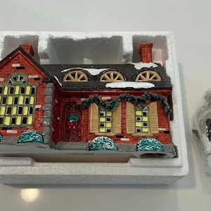 RETIRED Department 56 Snow Village Stonehurst House 1988 5140-3