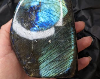 Cristal de labradorita azul brillante: piedra preciosa de forma libre (905 g)