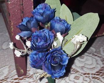 Magnetic corsage or boutonierre.
