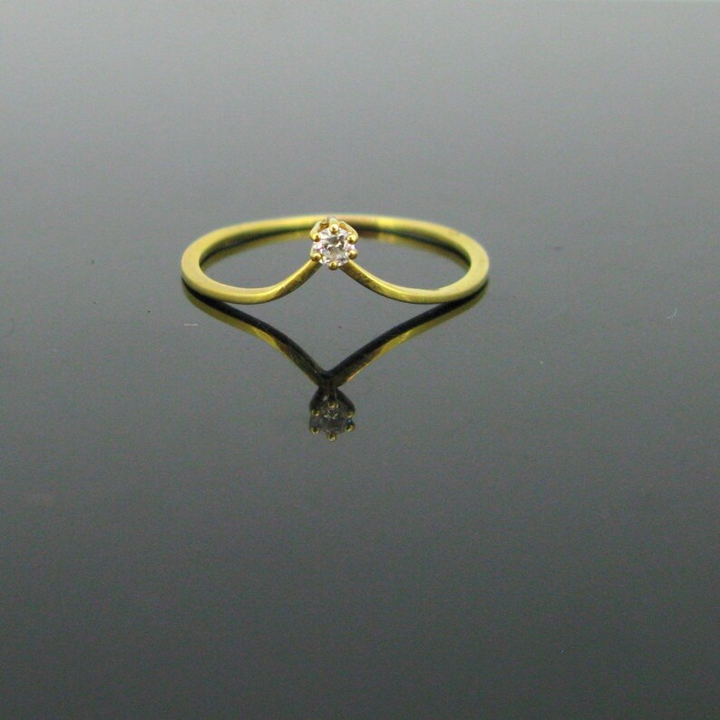 Solitaire Brilliant cut Diamond Crown Ring, 18kt yellow gold, Fr