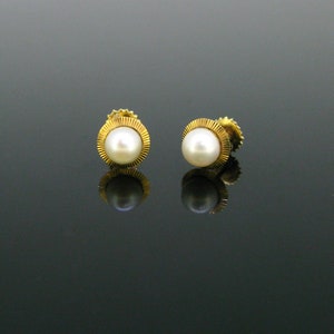 Retro Cultured Pearls Studs on 18kt yellow gold, France, circa 1960