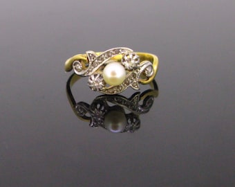 Antique Pearl and rose cut diamonds ring, 18kt gold and platinum, France, circa 1910