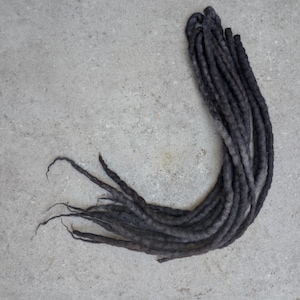 Extensiones de rastas de lana ondulada | Black DE | Rastas boho hechas a mano | Peinados para festivales