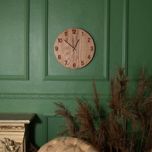 Large Wooden Wall Clock RALFS, Unique Minimalist Modern Natural Oak Wall Art Clock For Kitchen zdjęcie 3