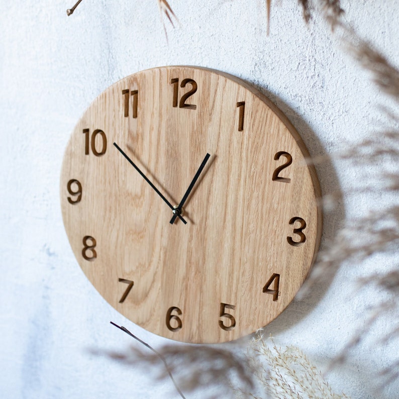 Large Wooden Wall Clock RALFS, Unique Minimalist Modern Natural Oak Wall Art Clock For Kitchen zdjęcie 1