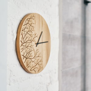 Horloge en bois ALBERTS, conception unique dhorloge murale, grande horloge en bois, horloge murale, décoration murale moderne, horloge murale minimaliste en bois de chêne image 2