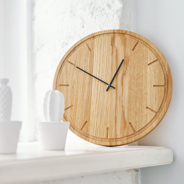 Horloge en bois KARLIS, horloge murale, horloge en bois, grande horloge, idée cadeau parfaite, tenture murale, horloge murale en bois de chêne