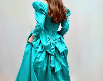 1980s Vintage Turquoise  ball gown  / puff sleeves / Basque waistline / Princess Diana dress/ Poor Things