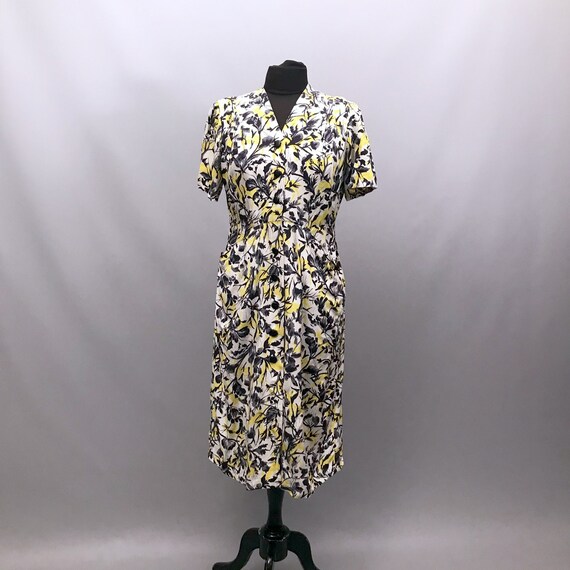 1940s / early 50s button up front  Floral tea dre… - image 4