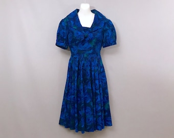 1950s blue waffle cotton dress with cute collar and lovely blue rose print