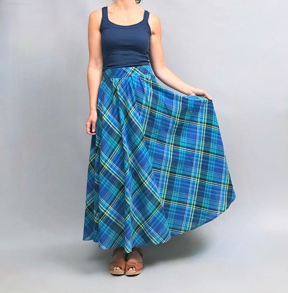 Blue plaid skirt india hot sale
