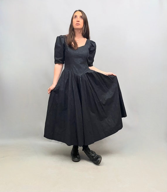laura ashley cotton dress 90s Laura Ashley cotton floral midi dress