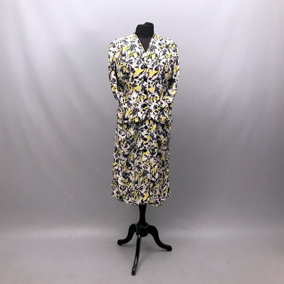 1940s / early 50s button up front  Floral tea dre… - image 2