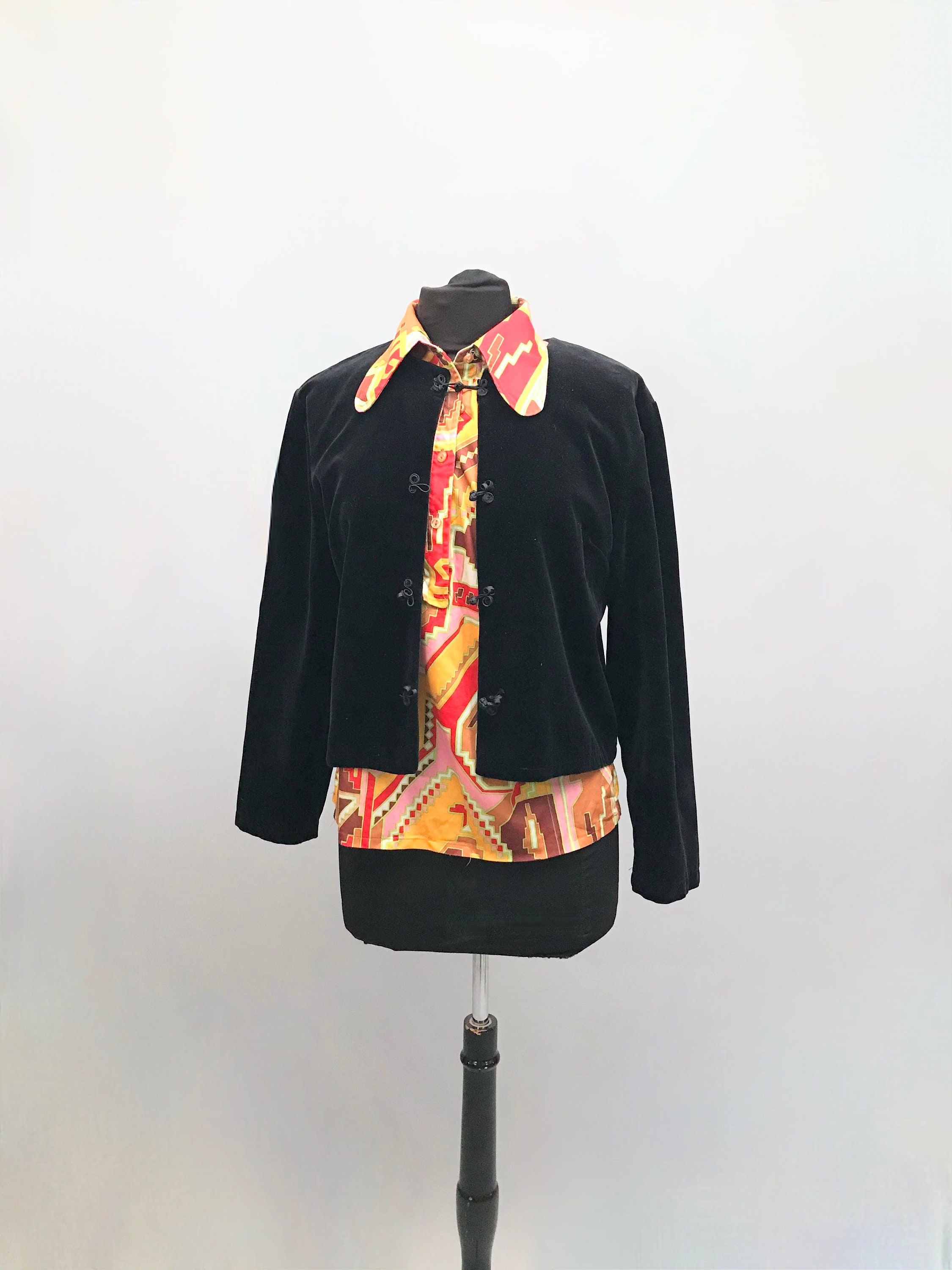 1980s Black Velvet Cropped Mandarin Style Jacket 100% Cotton