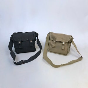 Le sac de marche parfait / Sac à bandoulière en toile de coton / Sac besace de taille moyenne / Convient à une bouteille d&#39;eau - Disponible en noir et vert kaki