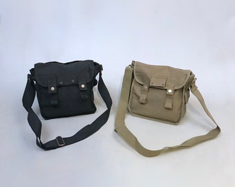 The perfect walking Bag / canvas cotton crossbody Bag / medium size messenger Bag/ Fits water bottle - Available in Black and khaki Green